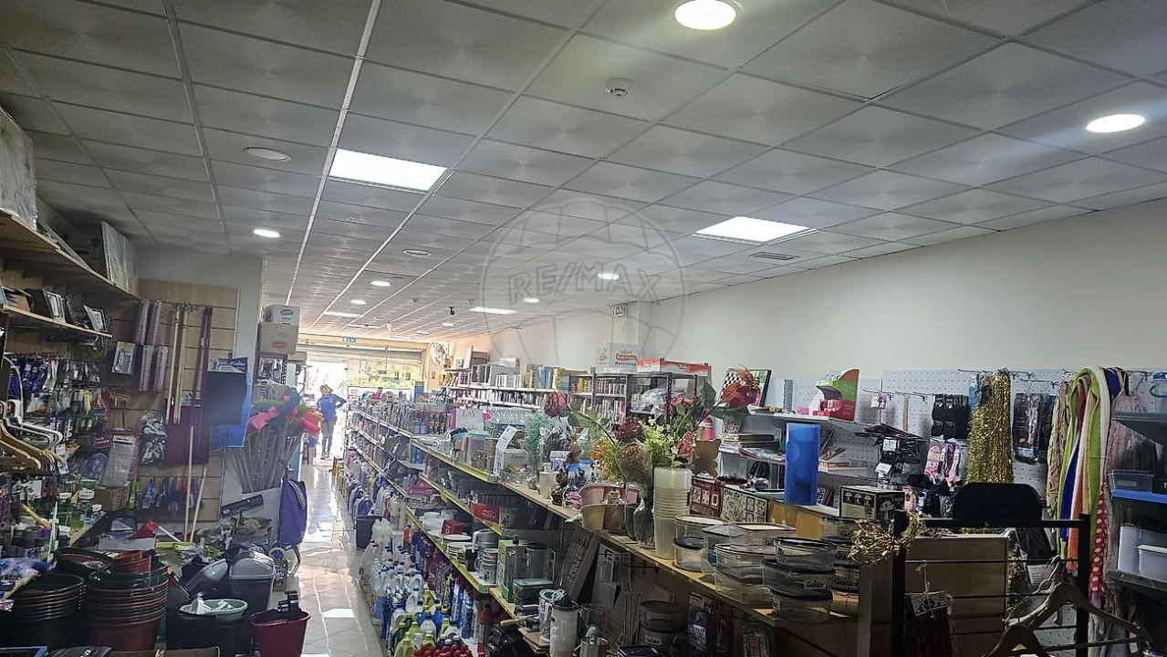 Loja para Venda em Póvoa de Santa Iria e Forte da Casa Foto 7