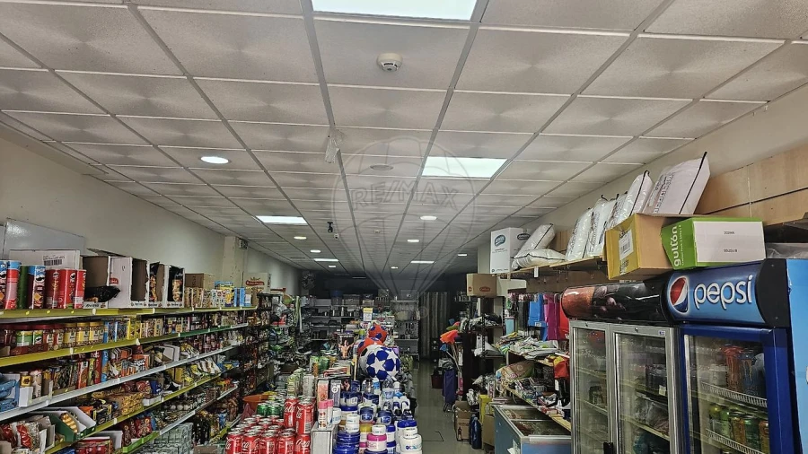 Loja para Venda em Póvoa de Santa Iria e Forte da Casa