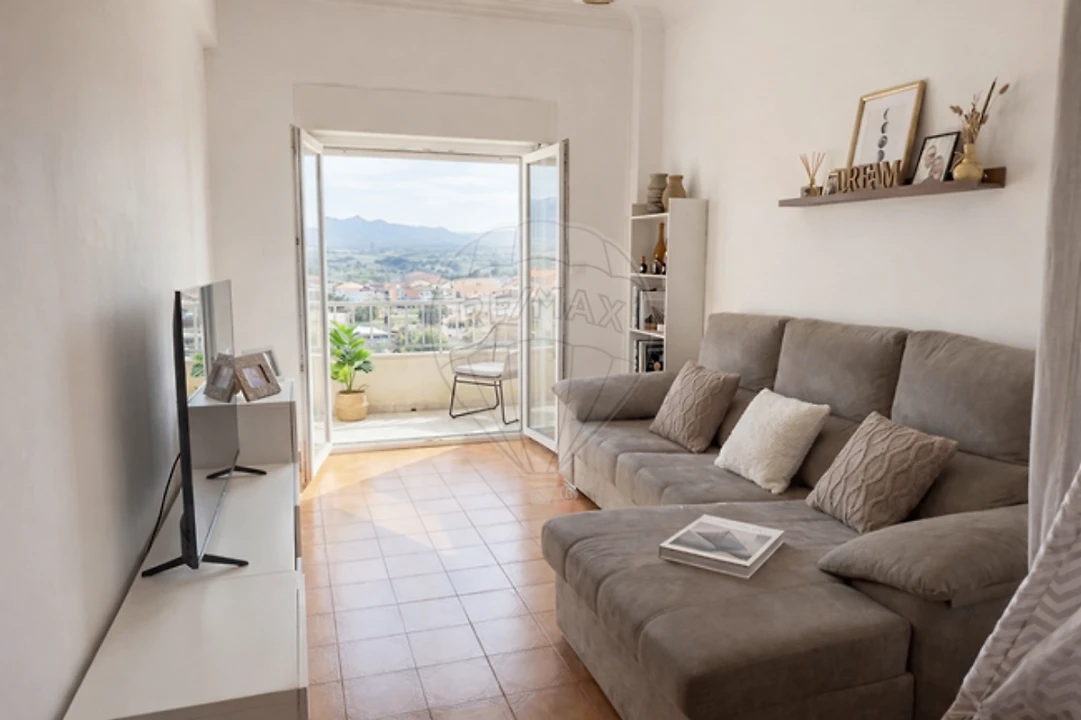 Apartamento T2 para Venda em Almargem do Bispo, Pêro Pinheiro e Montelavar Foto 1