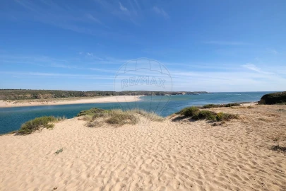 Armazém para Venda em Vila Nova de Milfontes