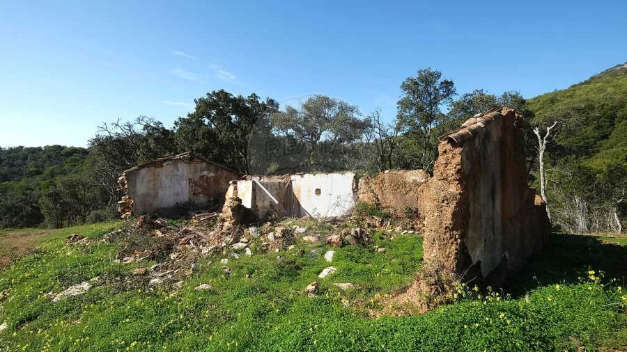 Armazém para Venda em Vila Nova de Milfontes