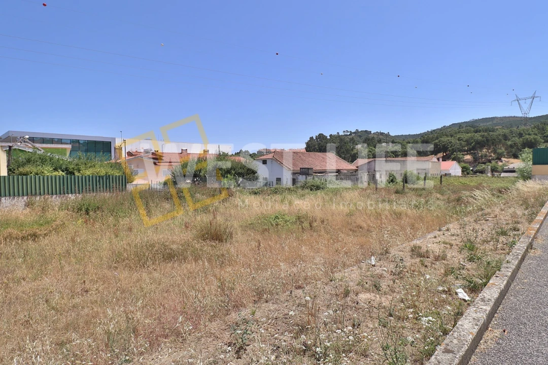 Terreno para Venda em Venda do Pinheiro e Santo Estêvão das Galés Foto 1