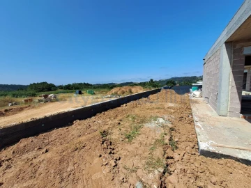 Moradia T3 para Venda em Salir de Matos