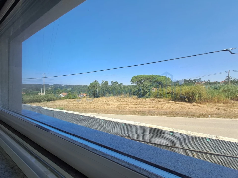 Moradia T3 para Venda em Salir de Matos Foto 12