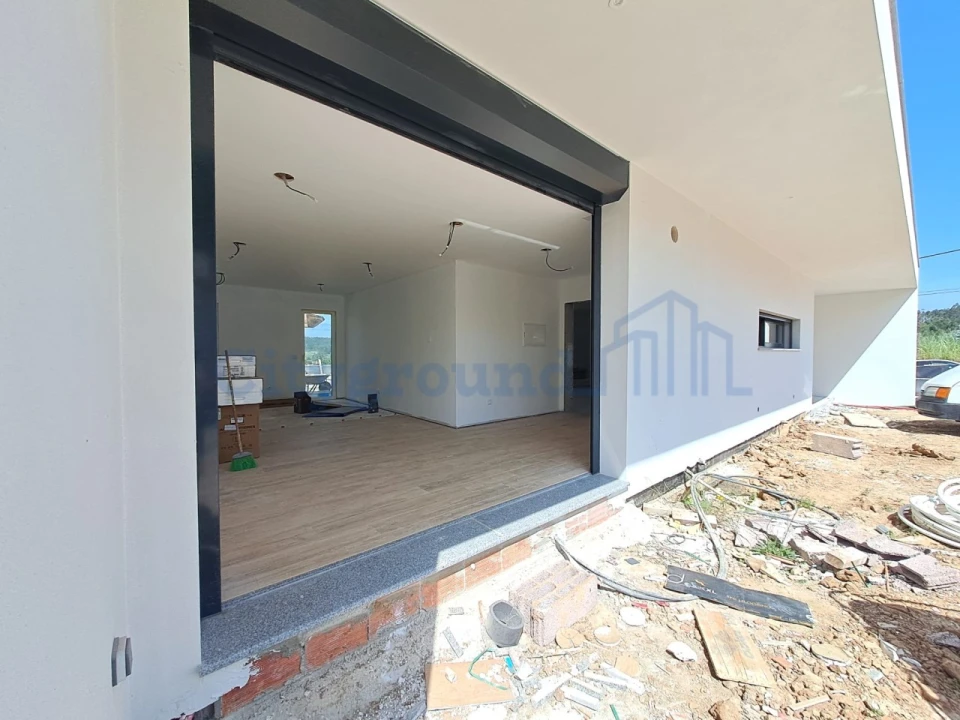 Moradia T3 para Venda em Salir de Matos Foto 20