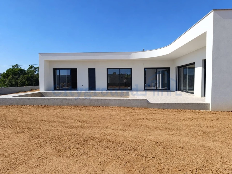 Moradia T3 para Venda em Salir de Matos Foto 17