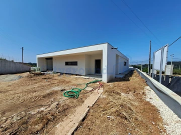 Moradia T3 para Venda em Salir de Matos