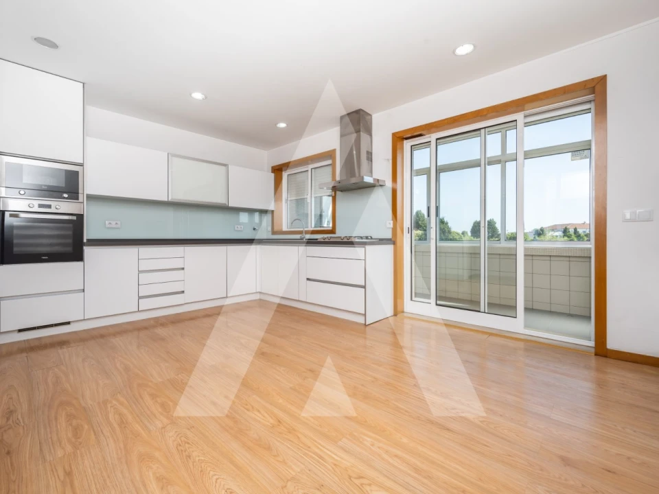 Apartamento T4 para Venda em Ovar, São João, Arada e São Vicente de Pereira Jusã Foto 1