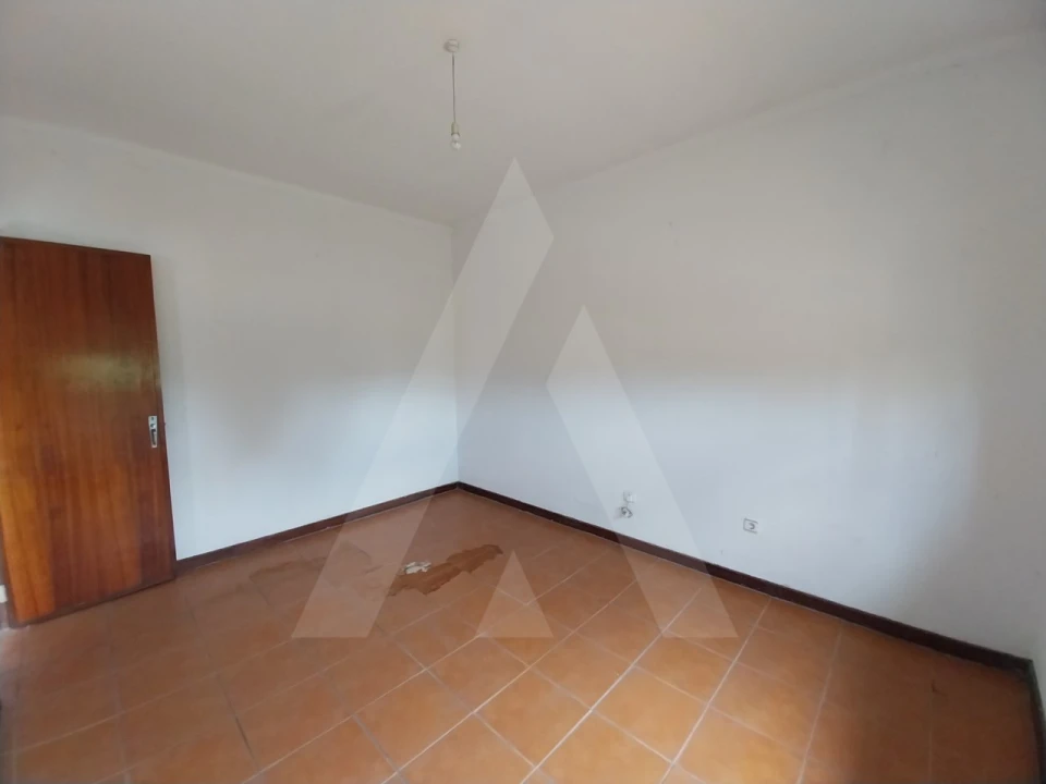Moradia T3 para Venda em Aguada de Cima Foto 6