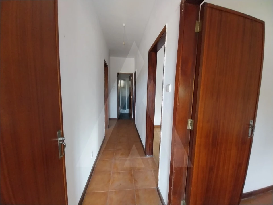 Moradia T3 para Venda em Aguada de Cima Foto 11