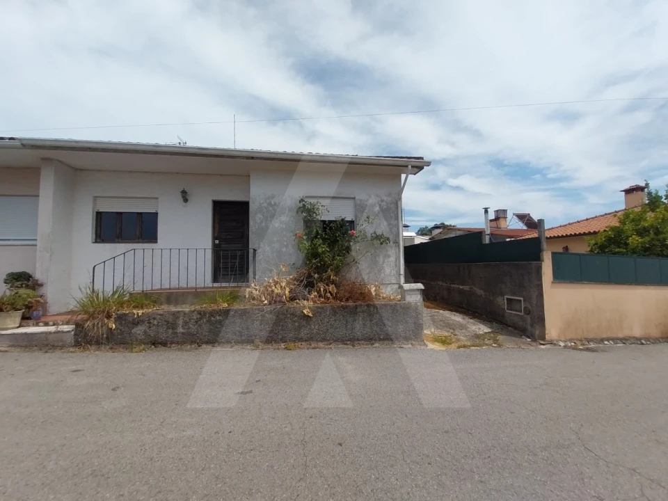 Moradia T3 para Venda em Aguada de Cima Foto 1
