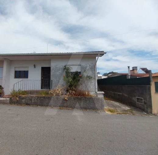 Moradia T3 para Venda em Aguada de Cima Foto 17