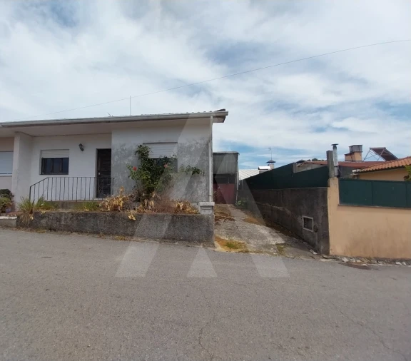 Moradia T3 para Venda em Aguada de Cima Foto 16