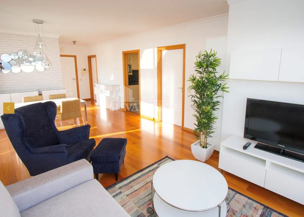 Apartamento T1 para Arrendamento em São Martinho Foto 2