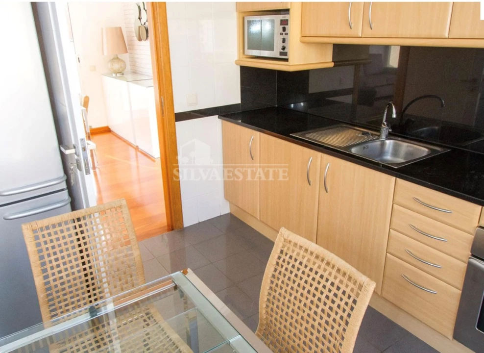 Apartamento T1 para Arrendamento em São Martinho Foto 5