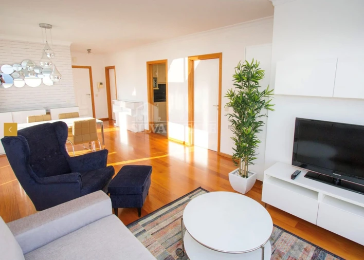 Apartamento T1 para Arrendamento em São Martinho Foto 2