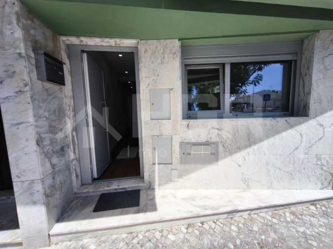 Apartamento T1 para Venda em Santo Antonio da Charneca Foto 3