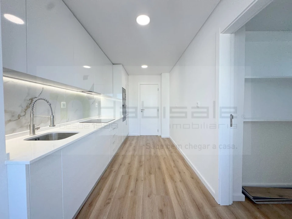 Apartamento T2 para Venda em Carcavelos e Parede Foto 2