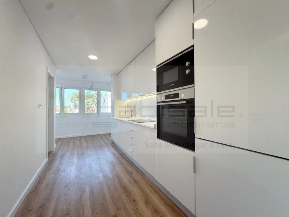 Apartamento T2 para Venda em Carcavelos e Parede Foto 1