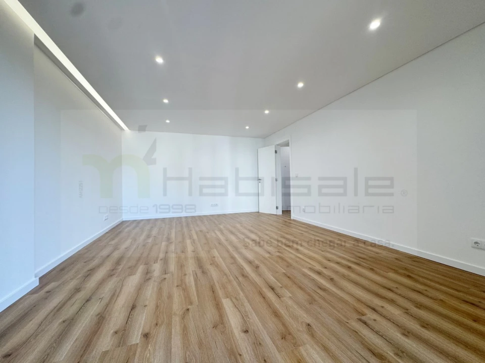 Apartamento T2 para Venda em Carcavelos e Parede Foto 9