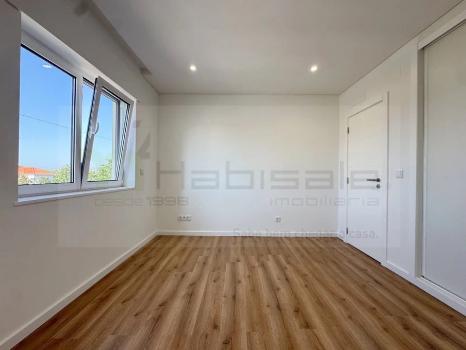 Apartamento T2 para Venda em Carcavelos e Parede Foto 12