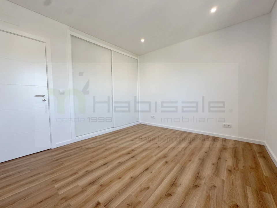 Apartamento T2 para Venda em Carcavelos e Parede Foto 13