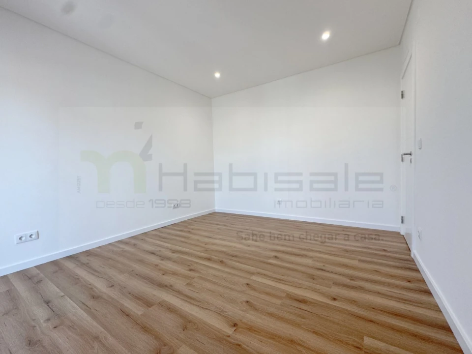 Apartamento T2 para Venda em Carcavelos e Parede Foto 15