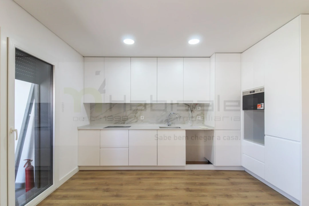 Apartamento T3 para Venda em Santo António dos Cavaleiros e Frielas Foto 1