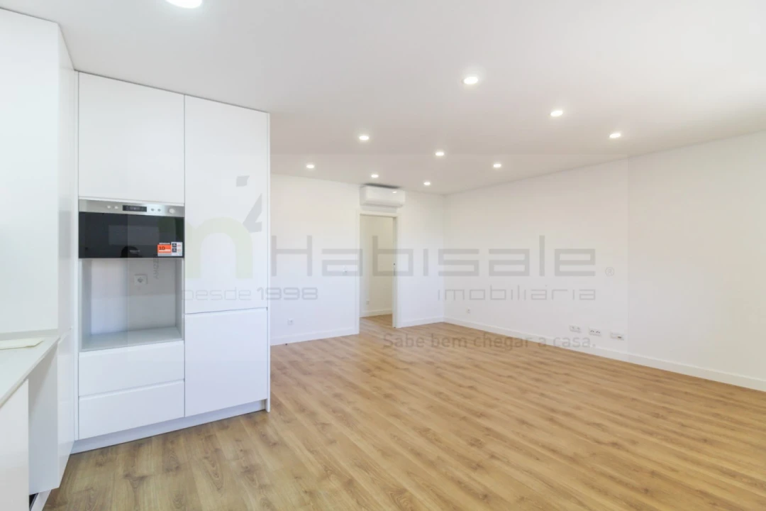 Apartamento T3 para Venda em Santo António dos Cavaleiros e Frielas Foto 5