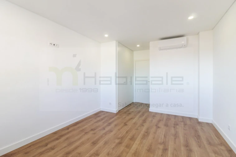 Apartamento T3 para Venda em Santo António dos Cavaleiros e Frielas Foto 18