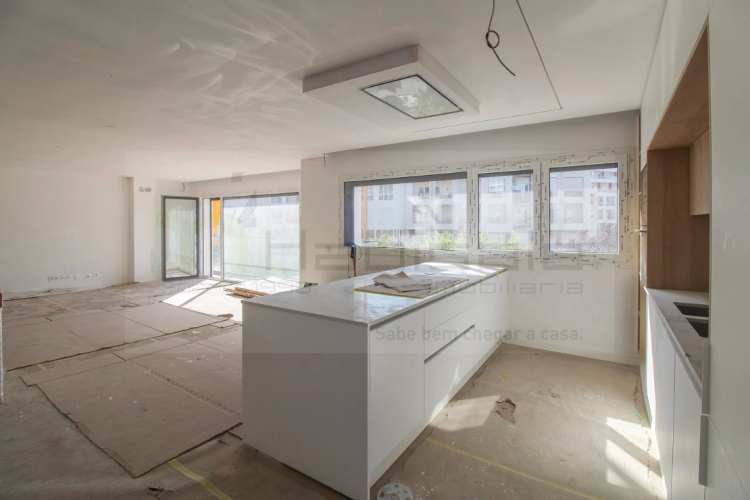 Apartamento T3 para Venda em Charneca de Caparica e Sobreda Foto 3