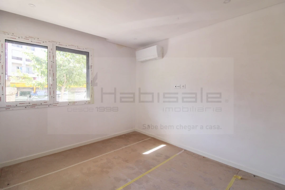 Apartamento T3 para Venda em Charneca de Caparica e Sobreda Foto 16