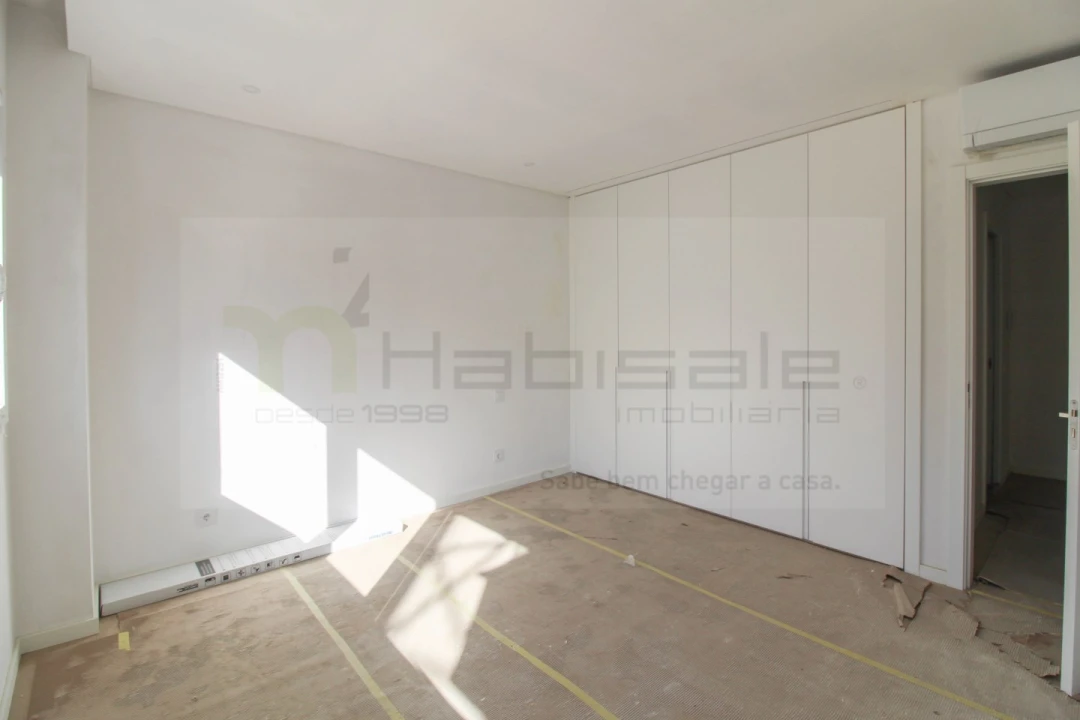Apartamento T3 para Venda em Charneca de Caparica e Sobreda Foto 18