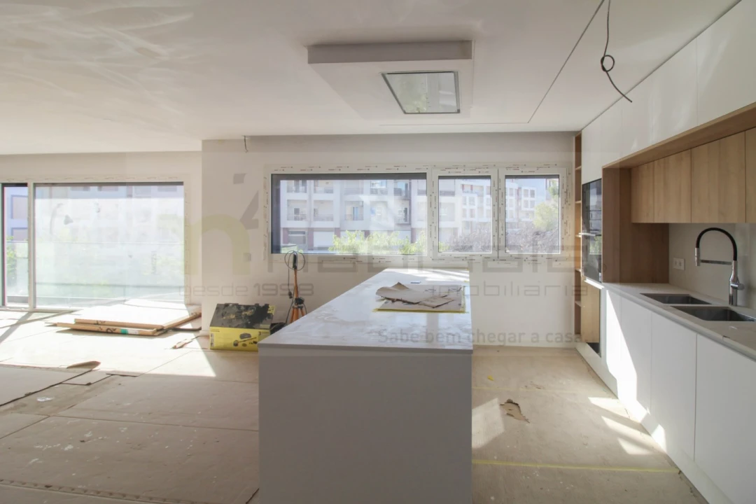 Apartamento T3 para Venda em Charneca de Caparica e Sobreda Foto 22