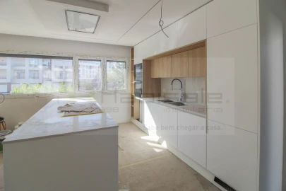 Apartamento T3 para Venda em Charneca de Caparica e Sobreda