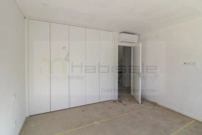 Apartamento T3 para Venda em Charneca de Caparica e Sobreda