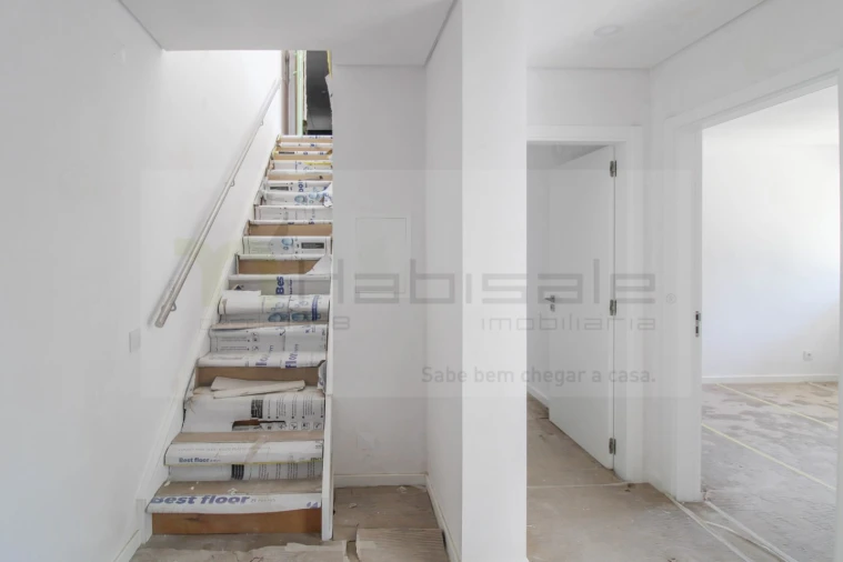 Apartamento T3 para Venda em Charneca de Caparica e Sobreda Foto 2