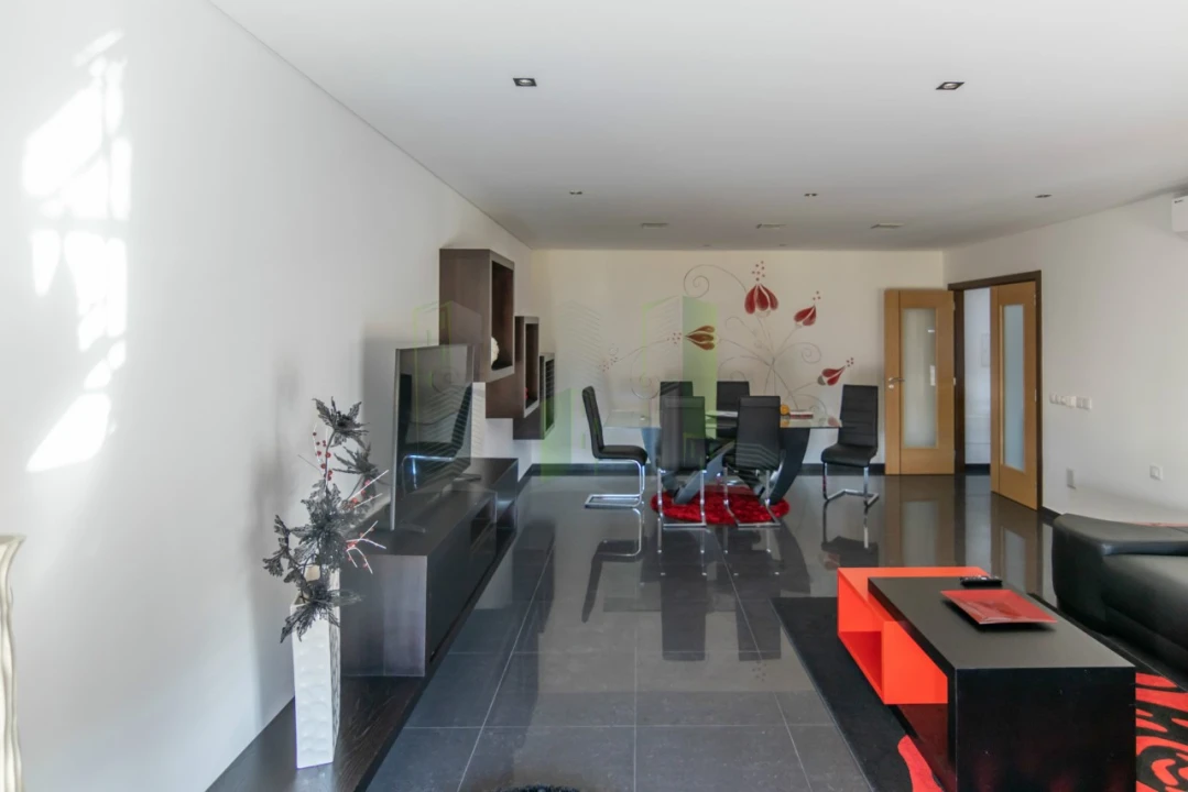 Apartamento T2 para Arrendamento em São Pedro Foto 2