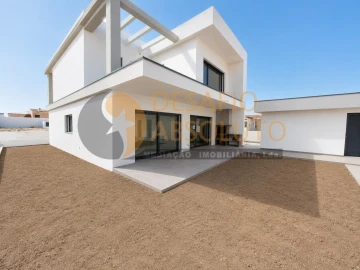 Moradia T4 para Venda em Azeitão (São Lourenço e São Simão)