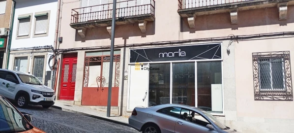 Loja para Venda em Lamego (Almacave e Sé)