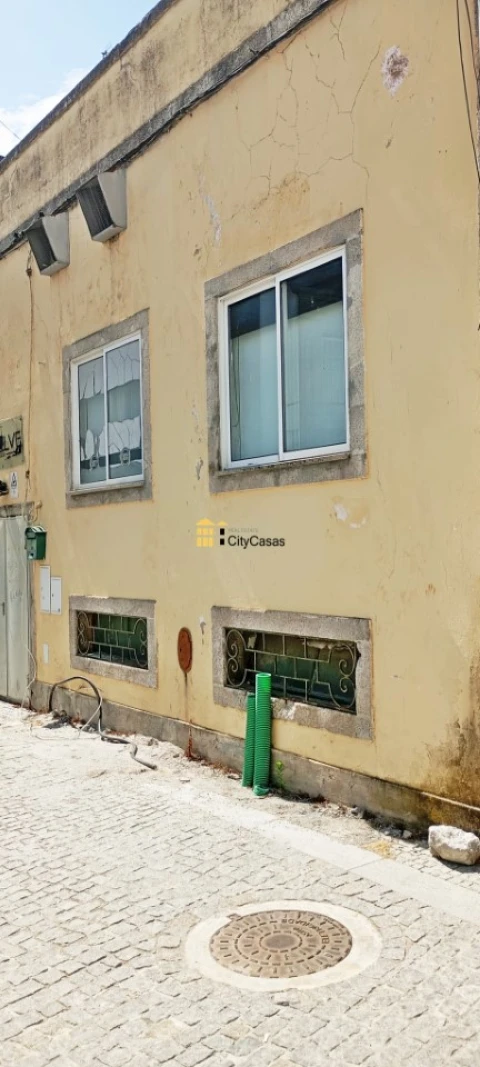 Loja para Venda em Lamego (Almacave e Sé)