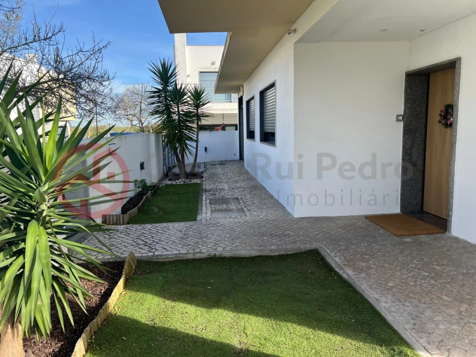 Moradia T4 para Venda em Santo Antonio da Charneca Foto 20