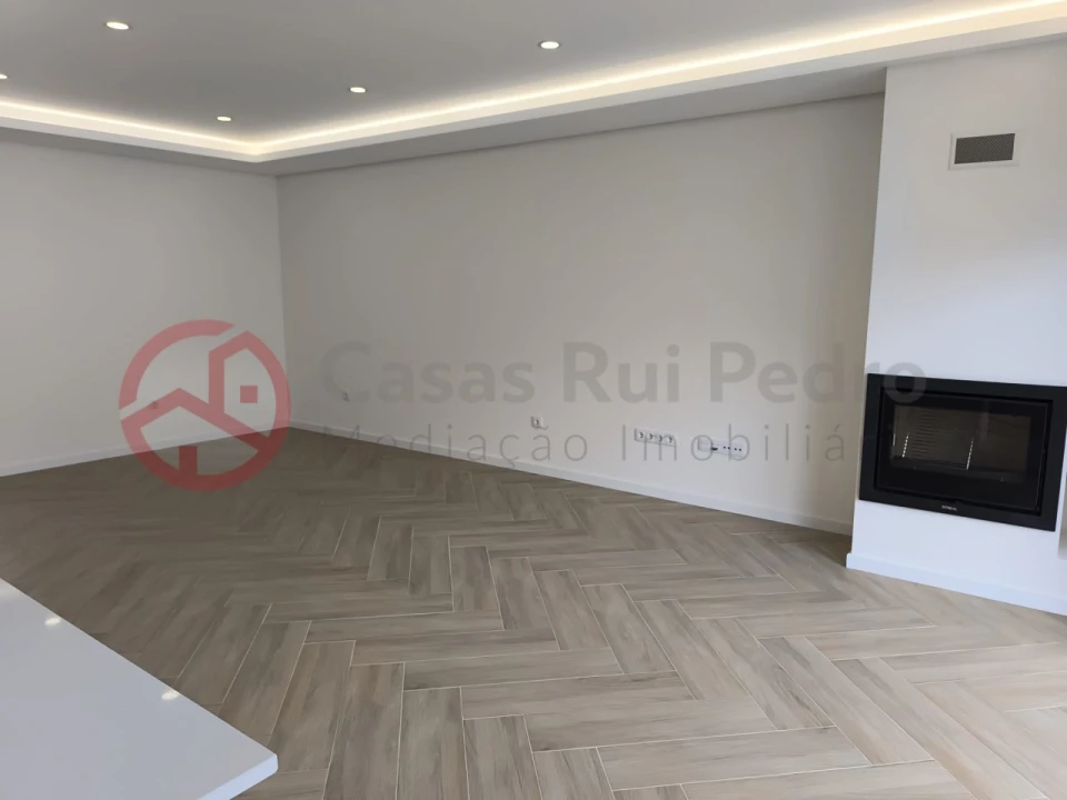 Moradia T4 para Venda em Fernao Ferro Foto 9