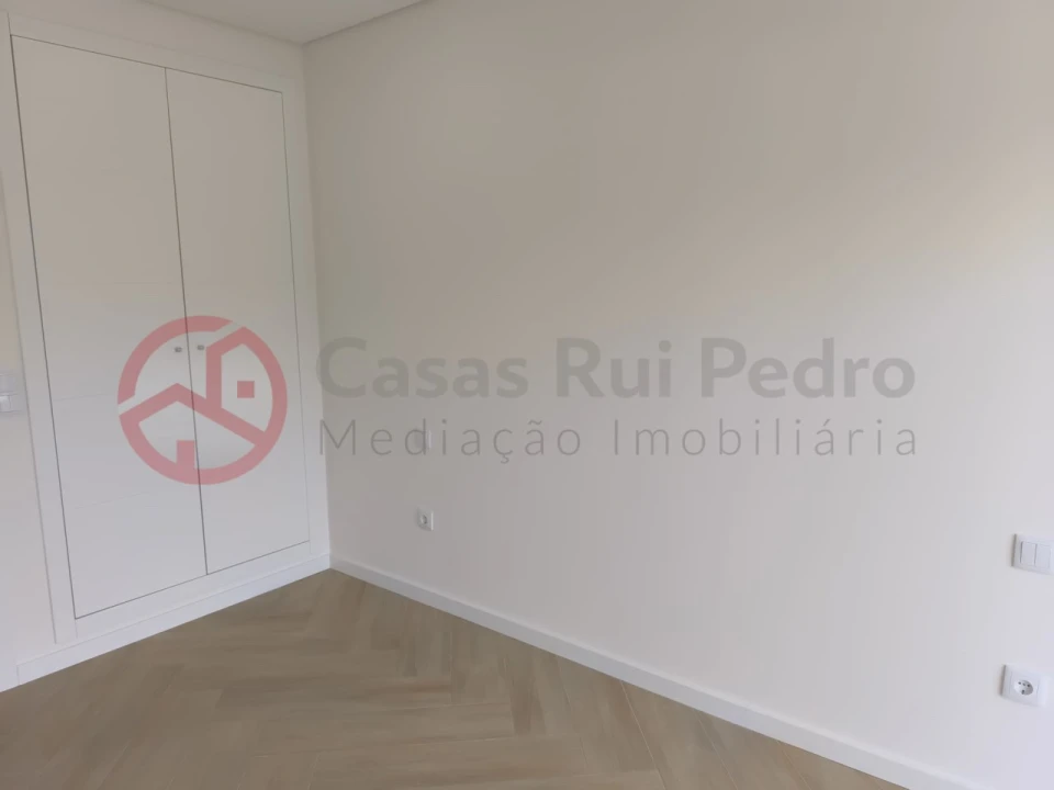 Moradia T4 para Venda em Fernao Ferro Foto 16
