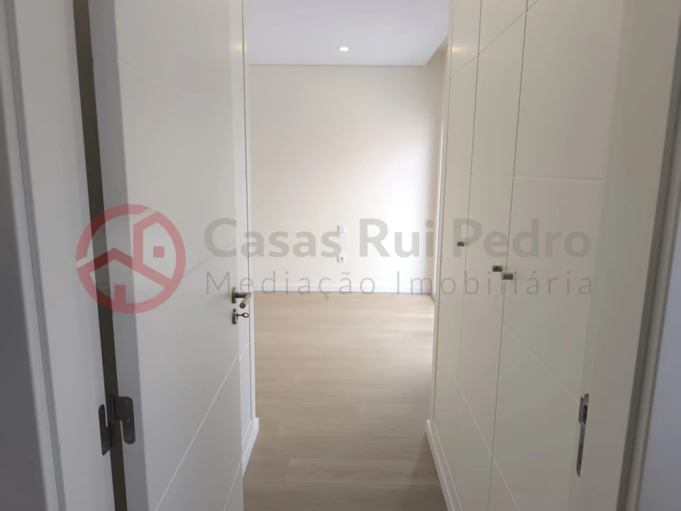 Moradia T4 para Venda em Fernao Ferro Foto 17