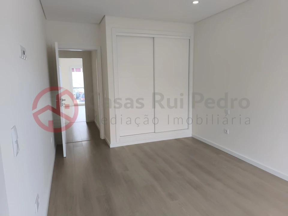 Moradia T4 para Venda em Fernao Ferro Foto 23