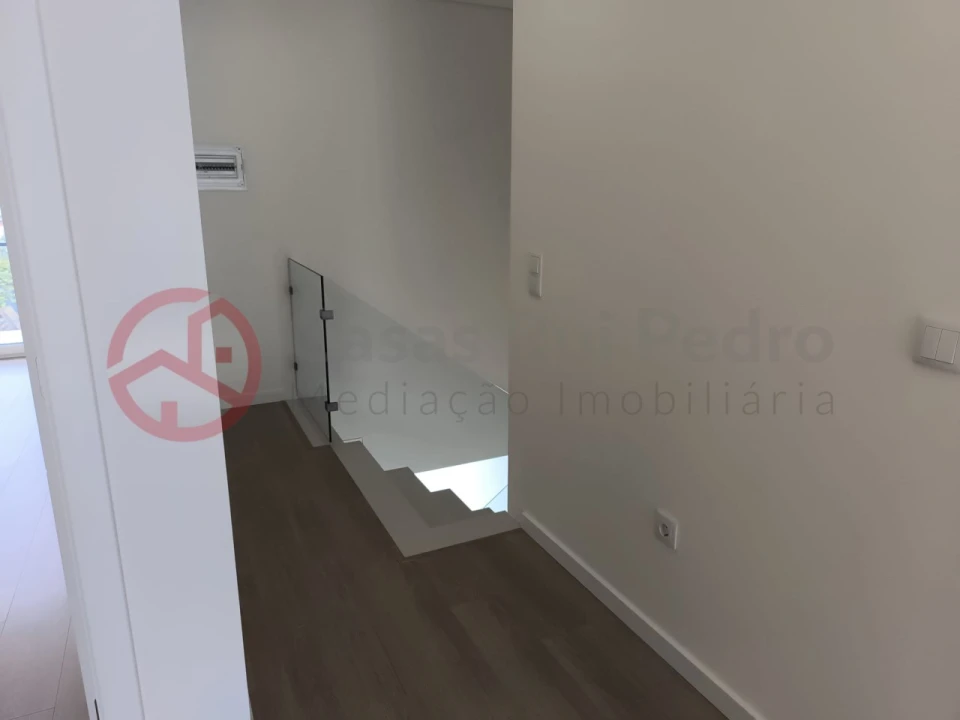 Moradia T4 para Venda em Fernao Ferro Foto 15