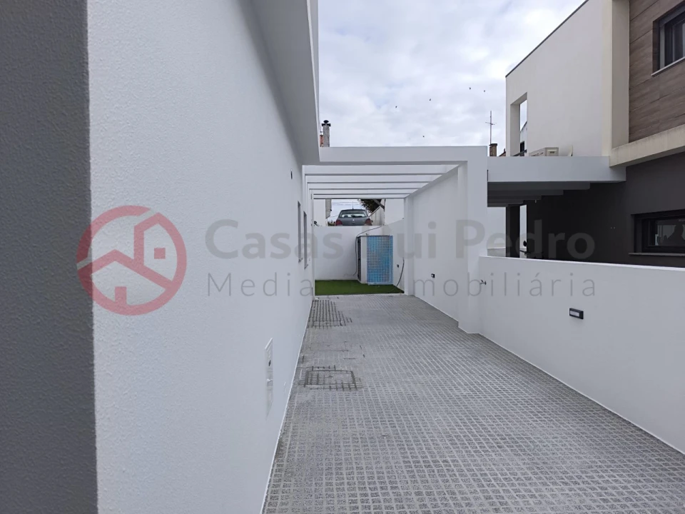 Moradia T4 para Venda em Fernao Ferro Foto 33