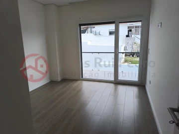 Moradia T4 para Venda em Fernao Ferro