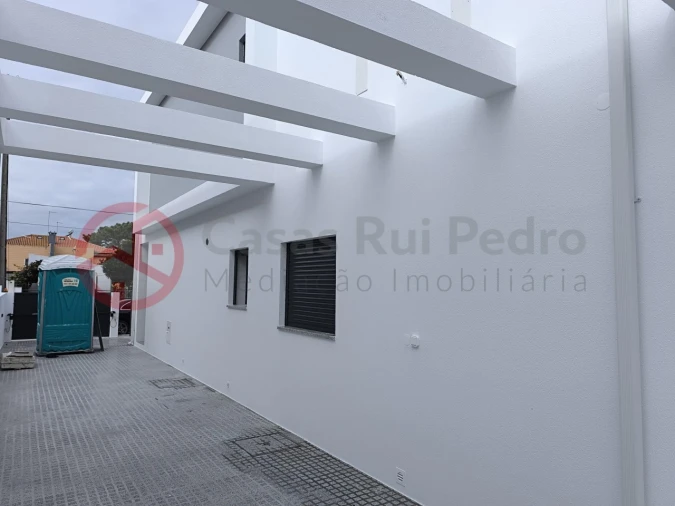 Moradia T4 para Venda em Fernao Ferro Foto 34